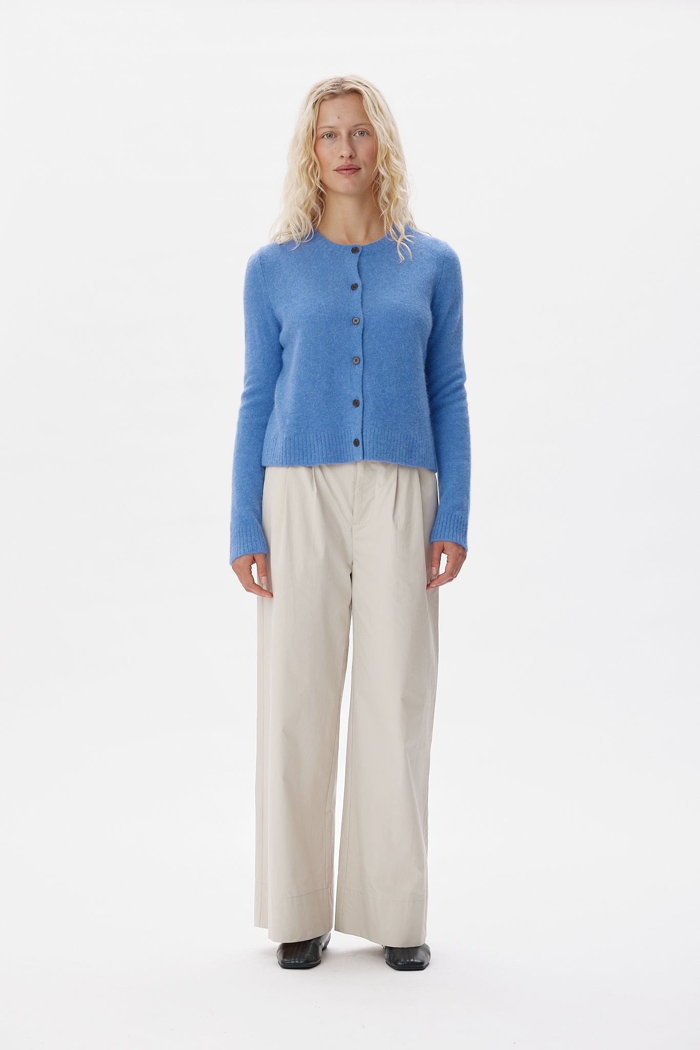 72311_3650_Lookfront.jpg media file