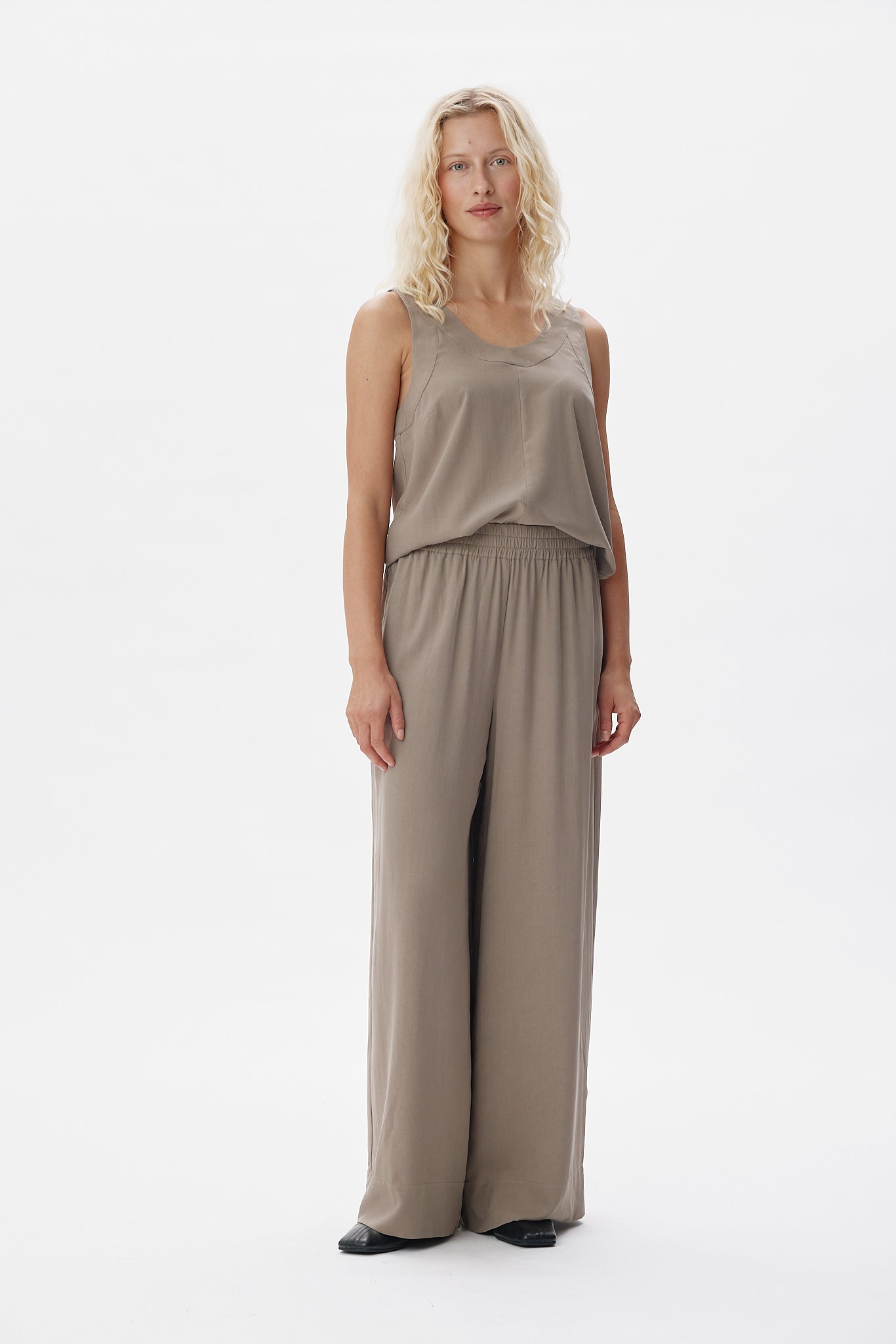 72324_3960_Lookfront.jpg media file