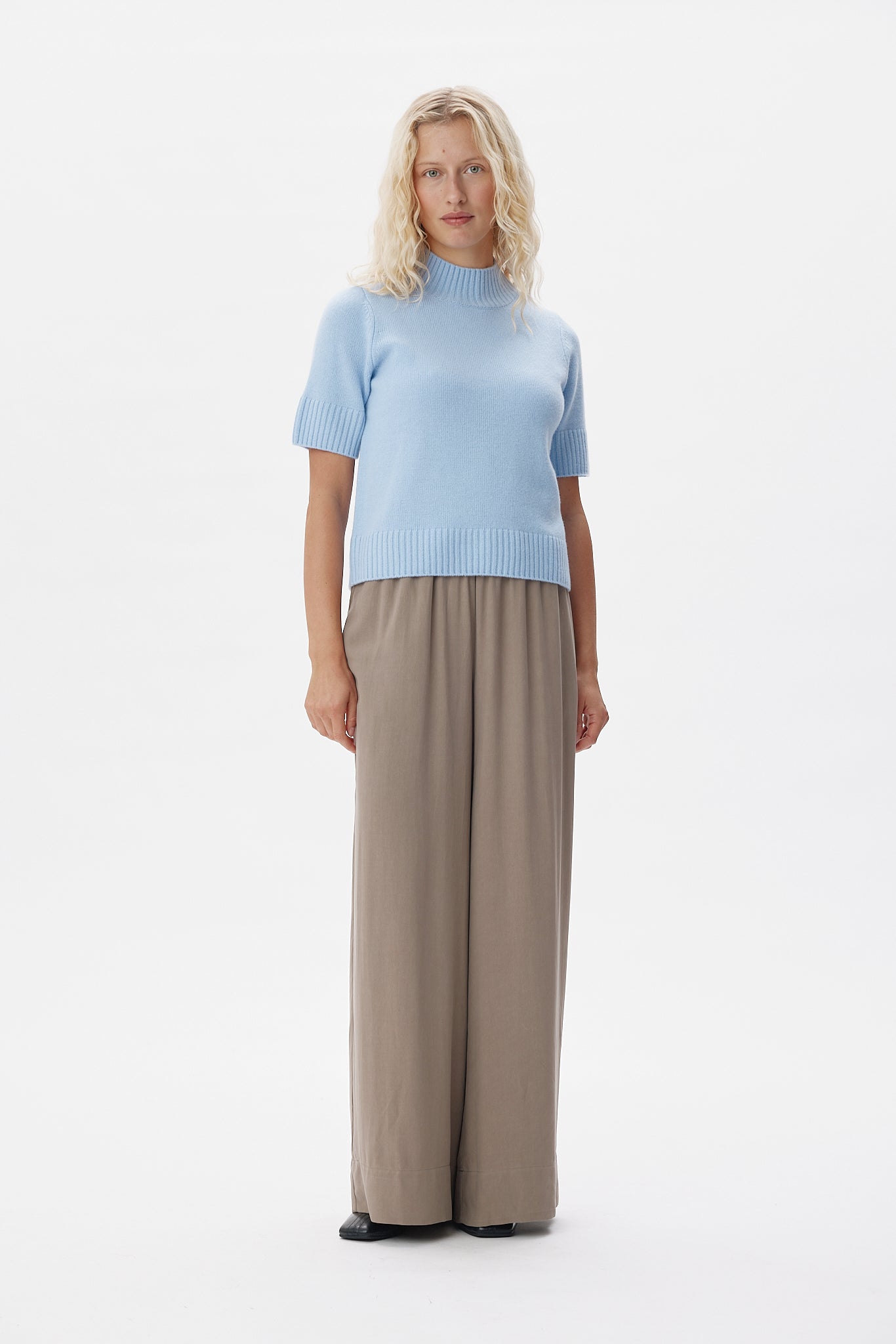 72325_3740_Lookfront.jpg media file