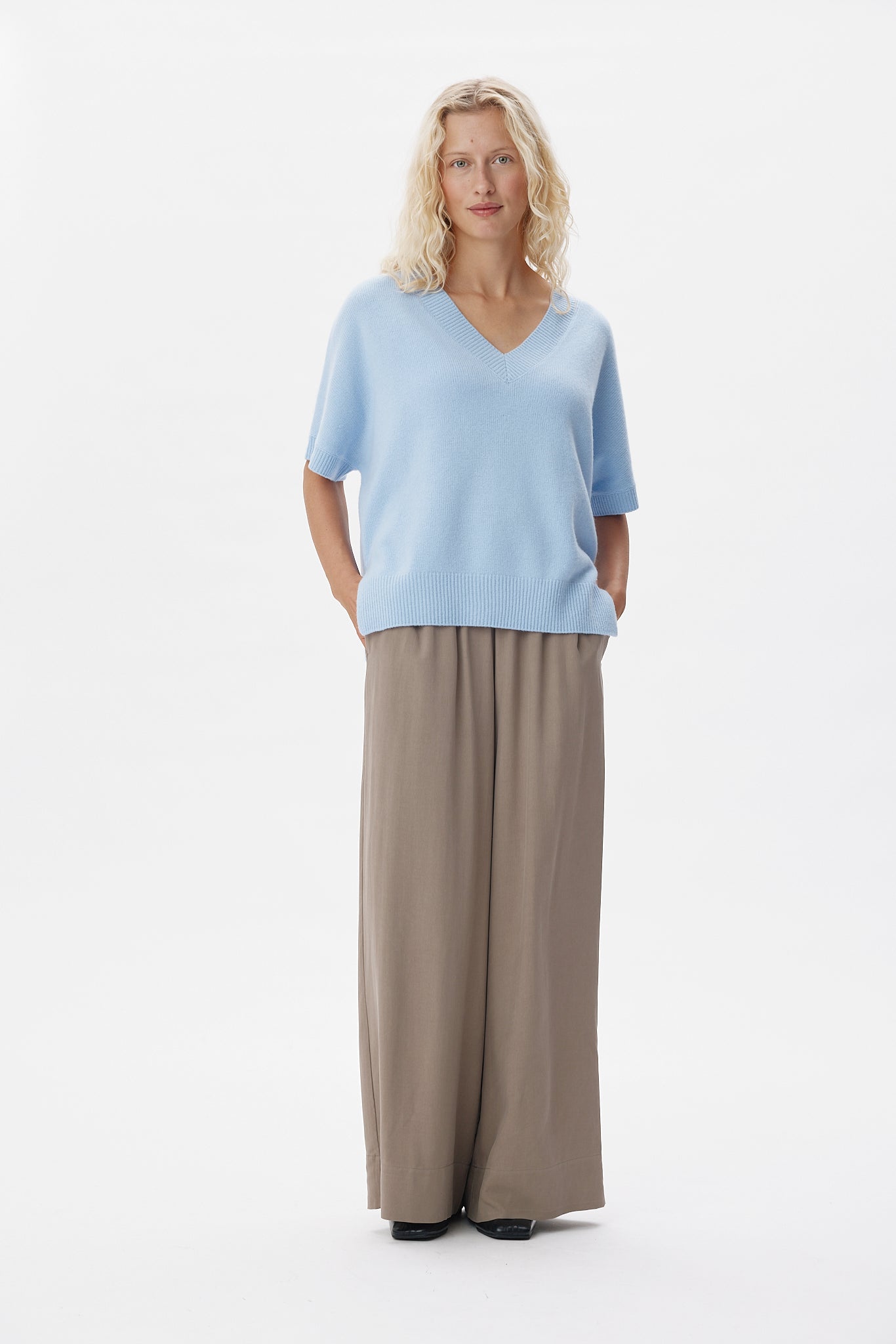 72347_3740_Lookfront.jpg media file