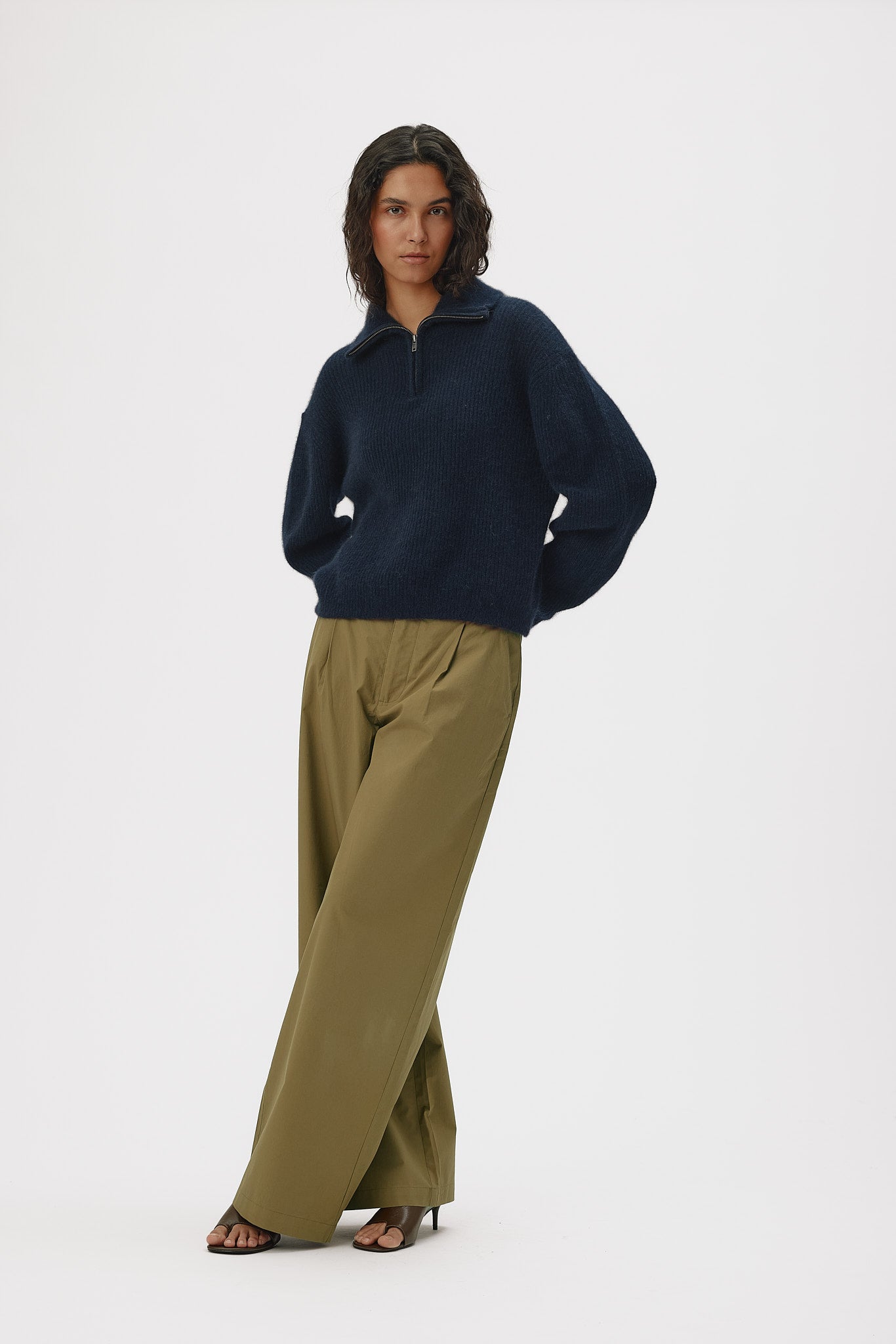 72358_7090_Lookfront.jpg media file