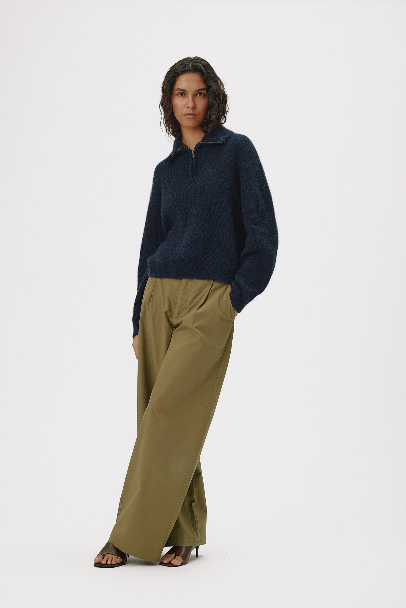 72389_3910_Lookfront.jpg media file