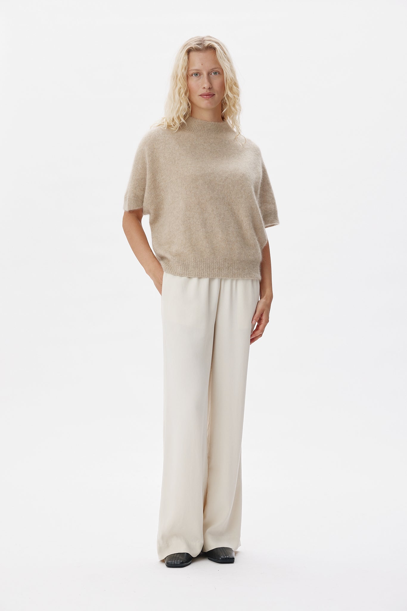 72183_4577_Lookfront.jpg media file