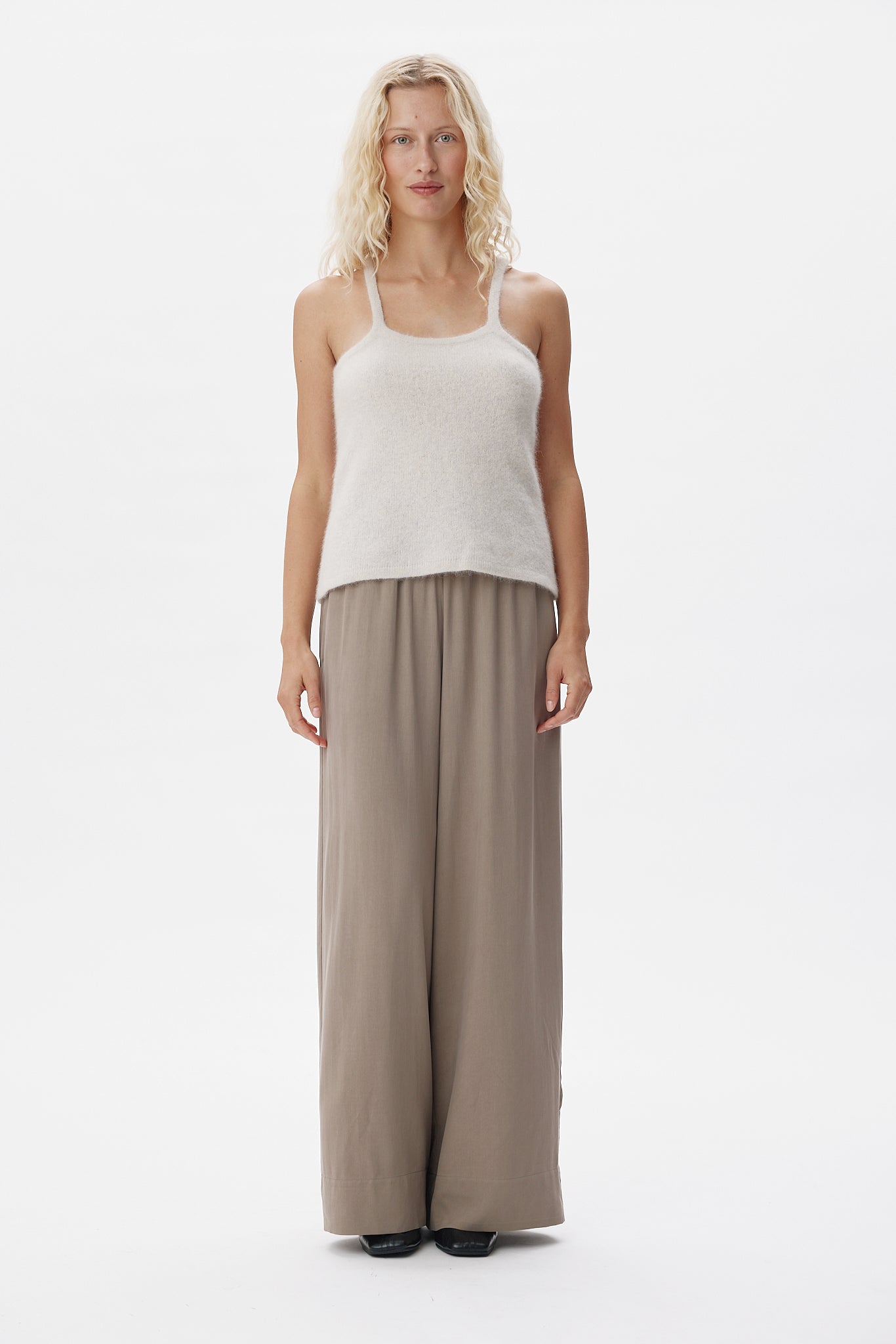 72287_3178_Lookfront.jpg media file