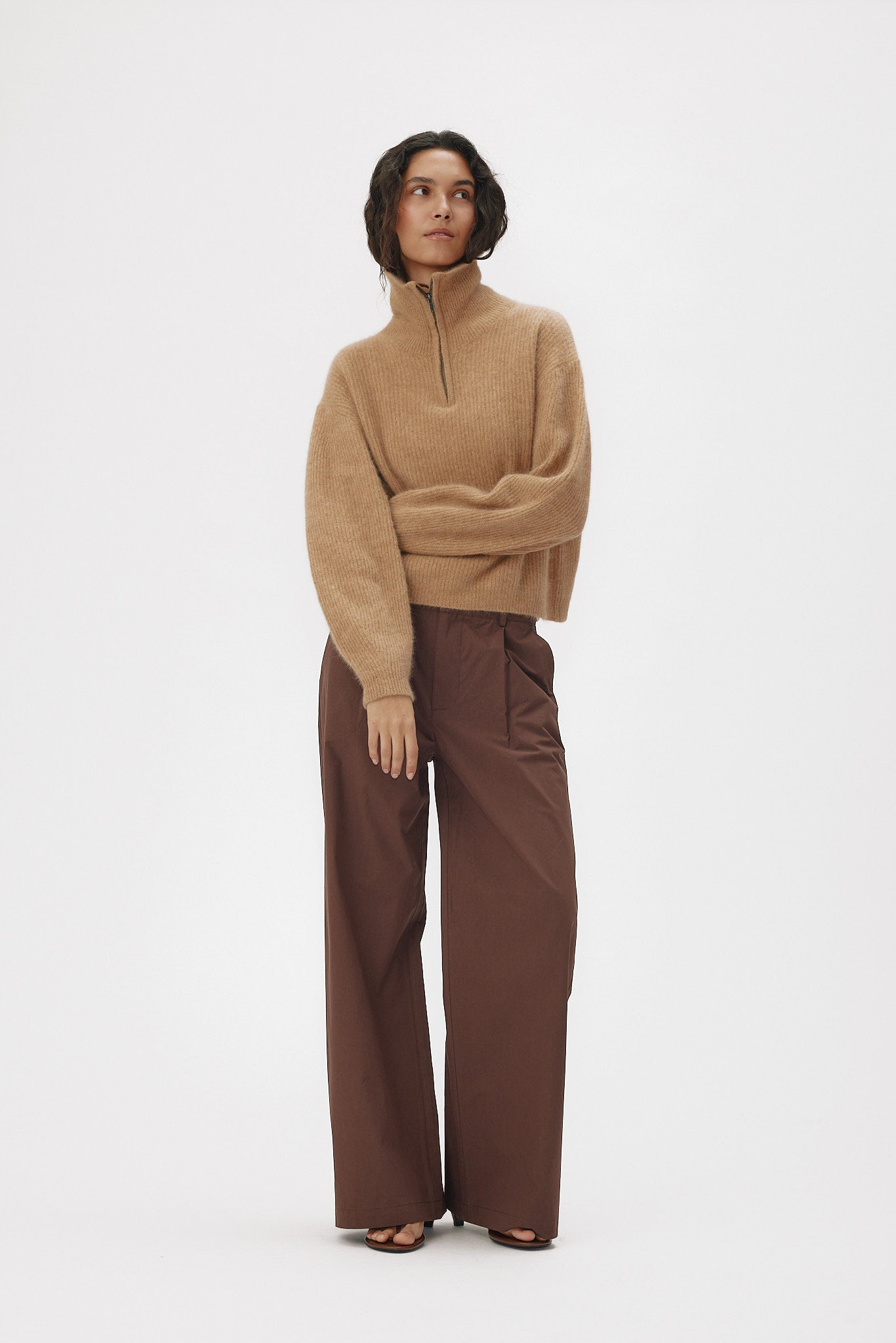 72358_3825_Lookfront.jpg media file
