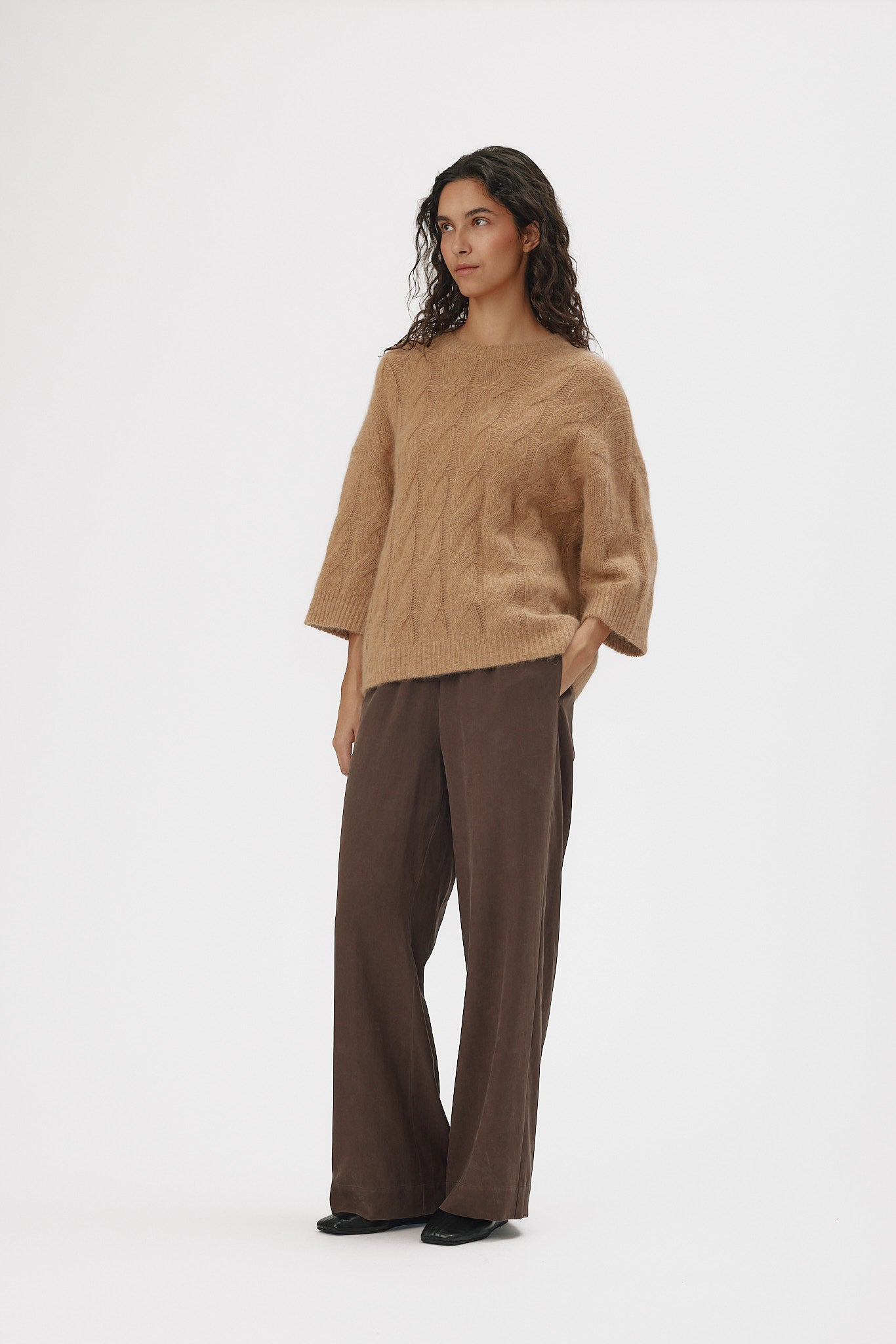 72410_3825_Lookfront.jpg media file